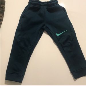 Toddler boy nike jogger (4T)